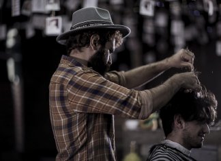 Fotele barberskie a obsługa klientów o różnych potrzebach – jak zwiększyć dostępność stanowiska? fotele barberskie 3.jpg