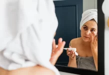 Skuteczne sposoby redukcji cieni i worków pod oczami: pielęgnacja i zabiegi wspomagające 318-jak-zredukowac-cienie-i-worki-pod-oczami.webp